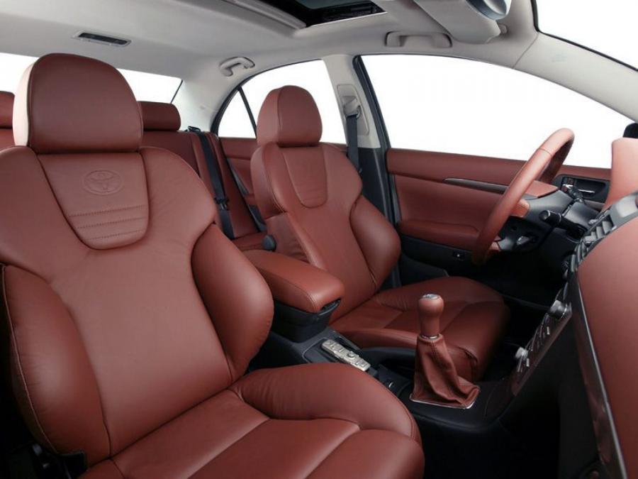  Toyota Avensis D-4D 180 Concept 2005 года  (фото 4 из 10)